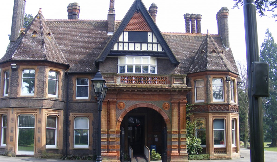 Luton museum and Art in Wardown Park